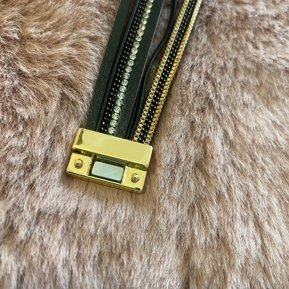 NWT! Black, gold, and pearl magnetic 🧲 bracelet - Picture 2 of 3